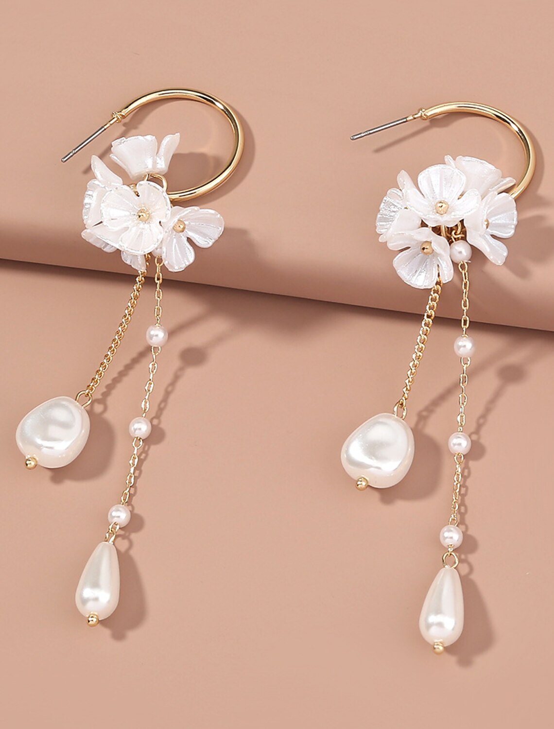 Wholesale Women's White Fine Jewelry Tassel Fringe Flower Shape Cute Stylish Earrings Jewelry White For Wedding Party 1 Pair